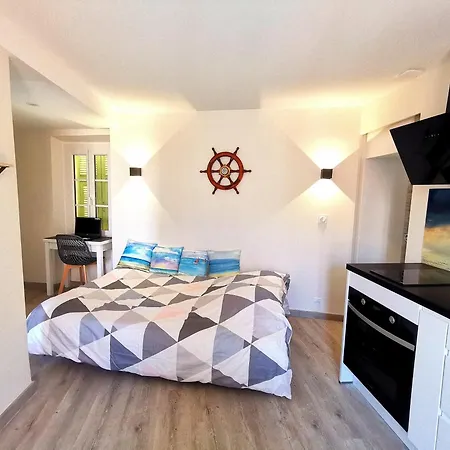 Vieille De Apartment