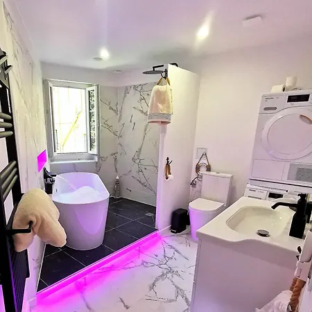 Vieille De Apartment